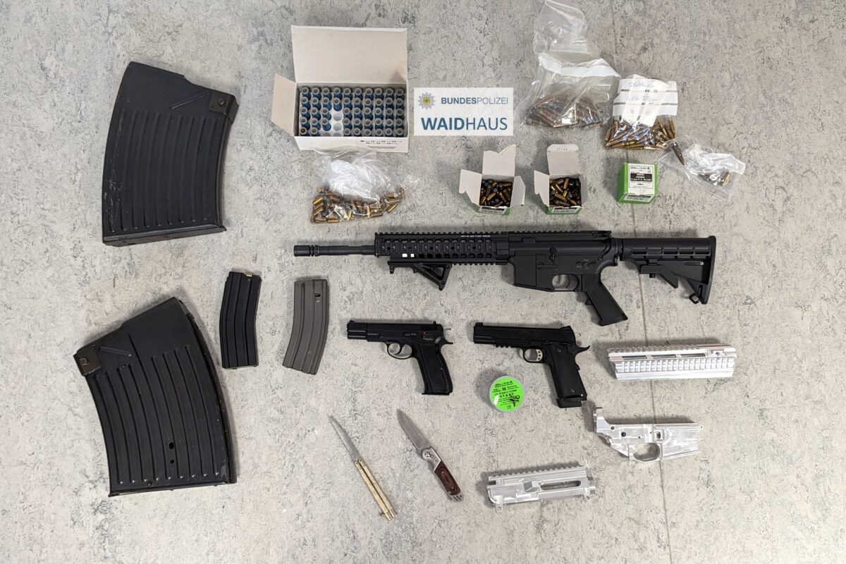 Schwer bewaffnet über die Grenze – Bundespolizei stellt Waffenarsenal sicher