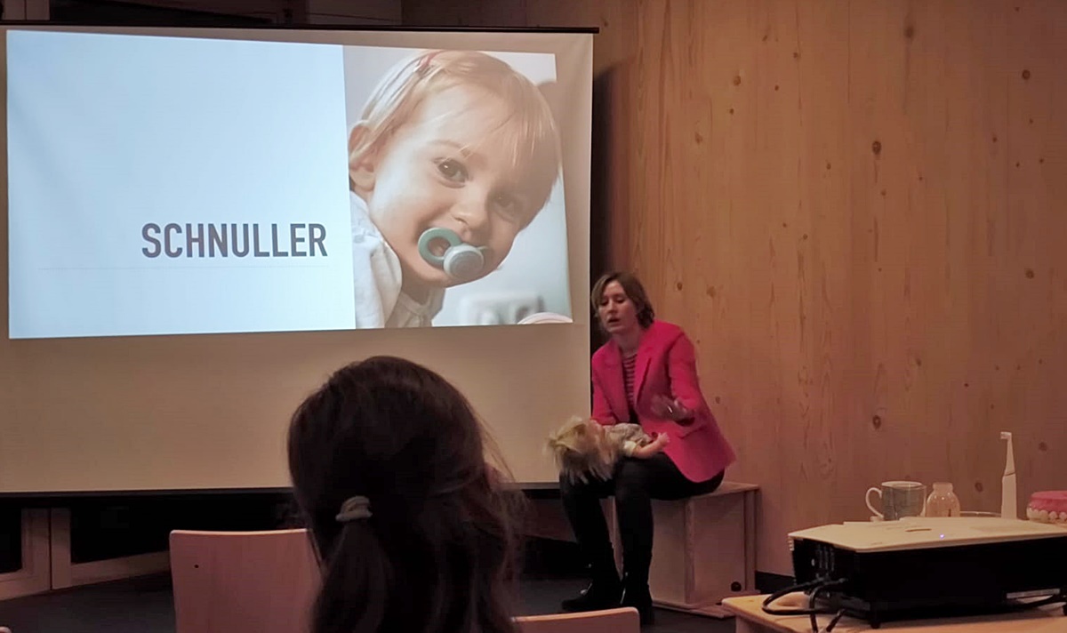 Vortrag über die richtige Mundhygiene bei Kindern