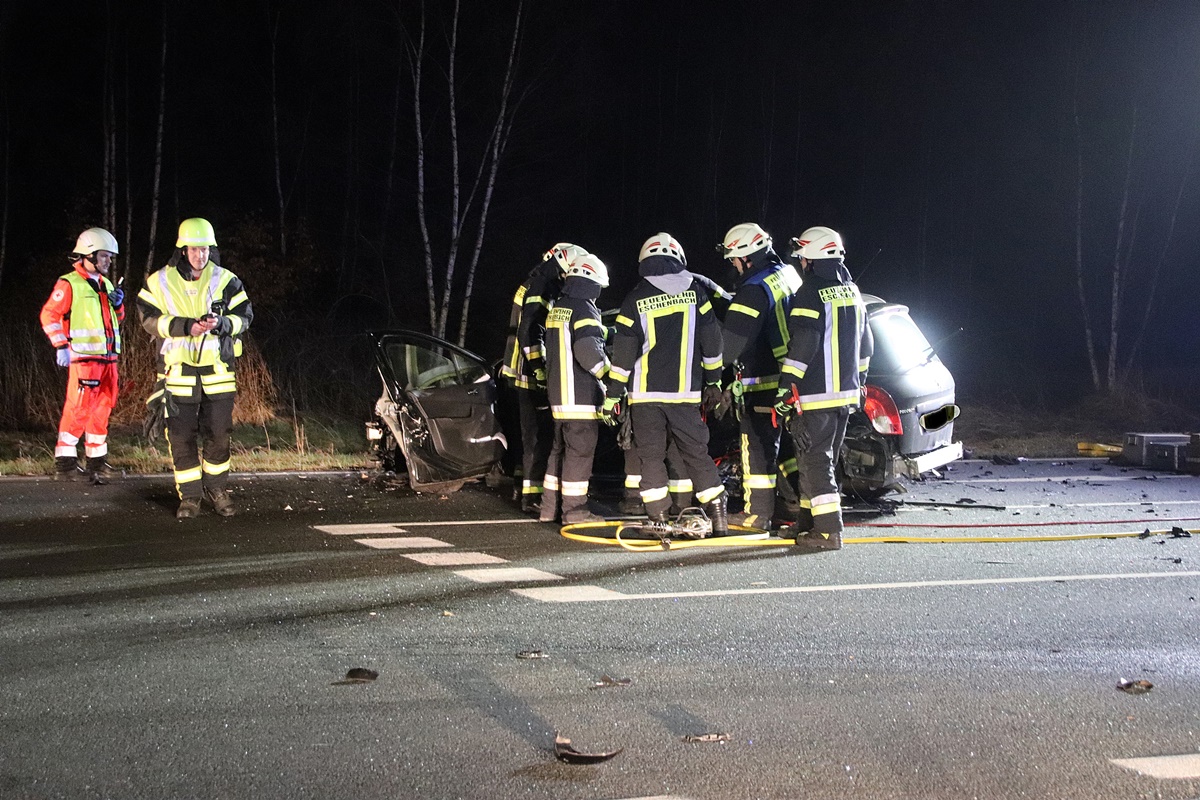 Unfall auf der B 470: Zwei Personen schwer verletzt
