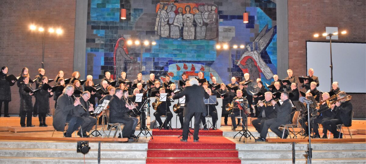 Festliches achtstimmiges Gloria in der Friedenskirche