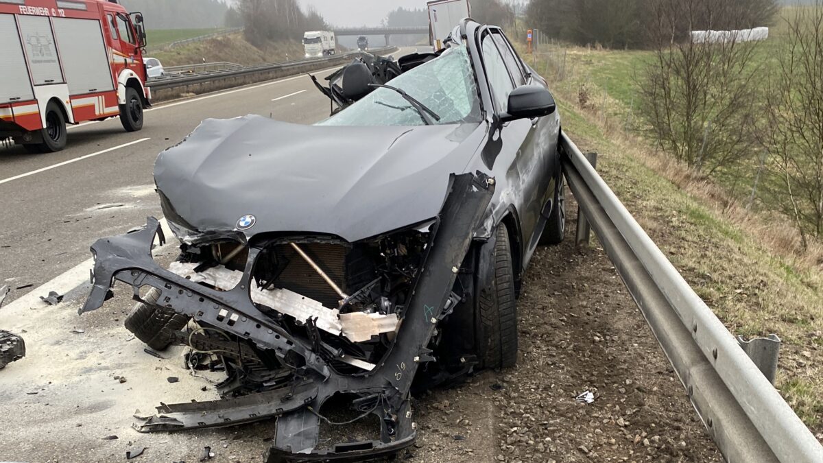 Crash mit gestohlenem Wagen – A6 mehrere Stunden gesperrt