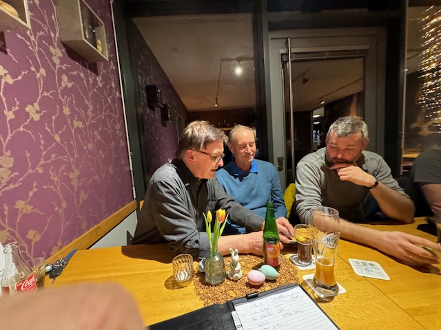 Heiße Diskussionen: Erfinderverein OPEG e. V. im Eschenbacher Hexenhäusel