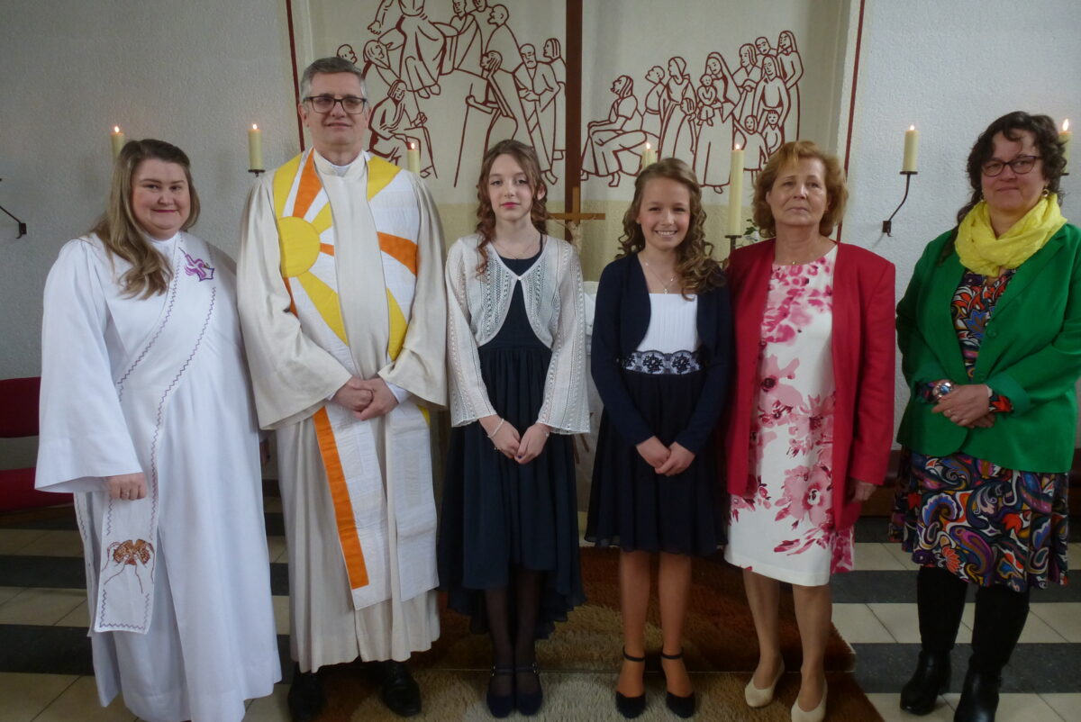 Weiherhammer Mädchen feiern ihre Konfirmation