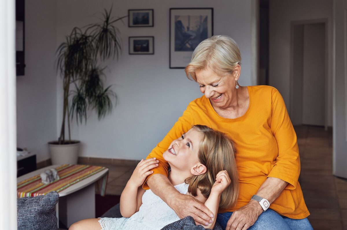 Zuverlässige Hilfe auf Knopfdruck Sicherheit und Unterstützung für die ältere Generation