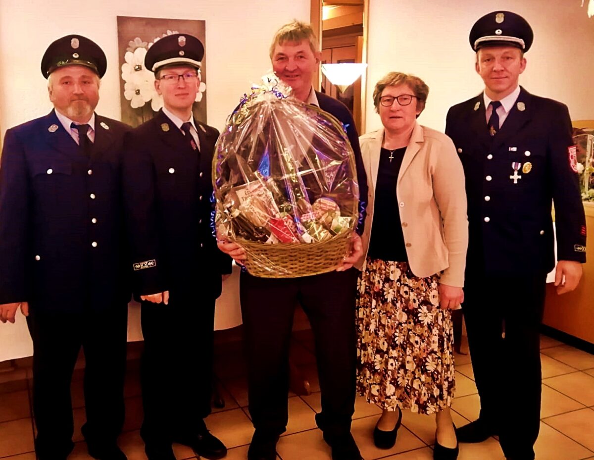 Feuerwehr Mallersricht feiert Werner Bärnklaus 70. Geburtstag