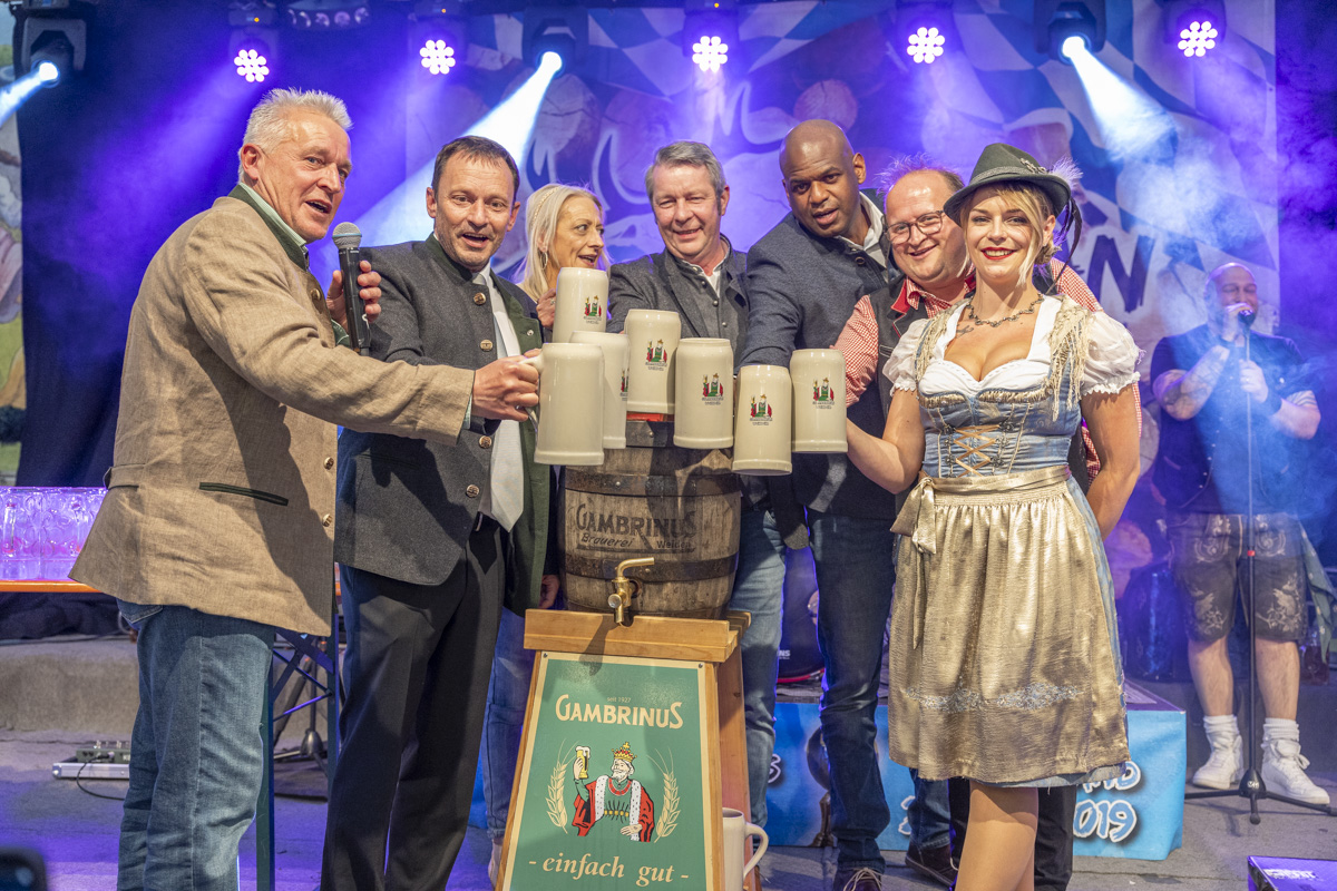 O’zapft is! Das Weidener Frühlingsfest 2024 ist eröffnet