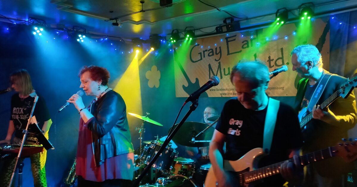 Heiße Rhythmen auch noch im Rentenalter auf der „Live Stage“