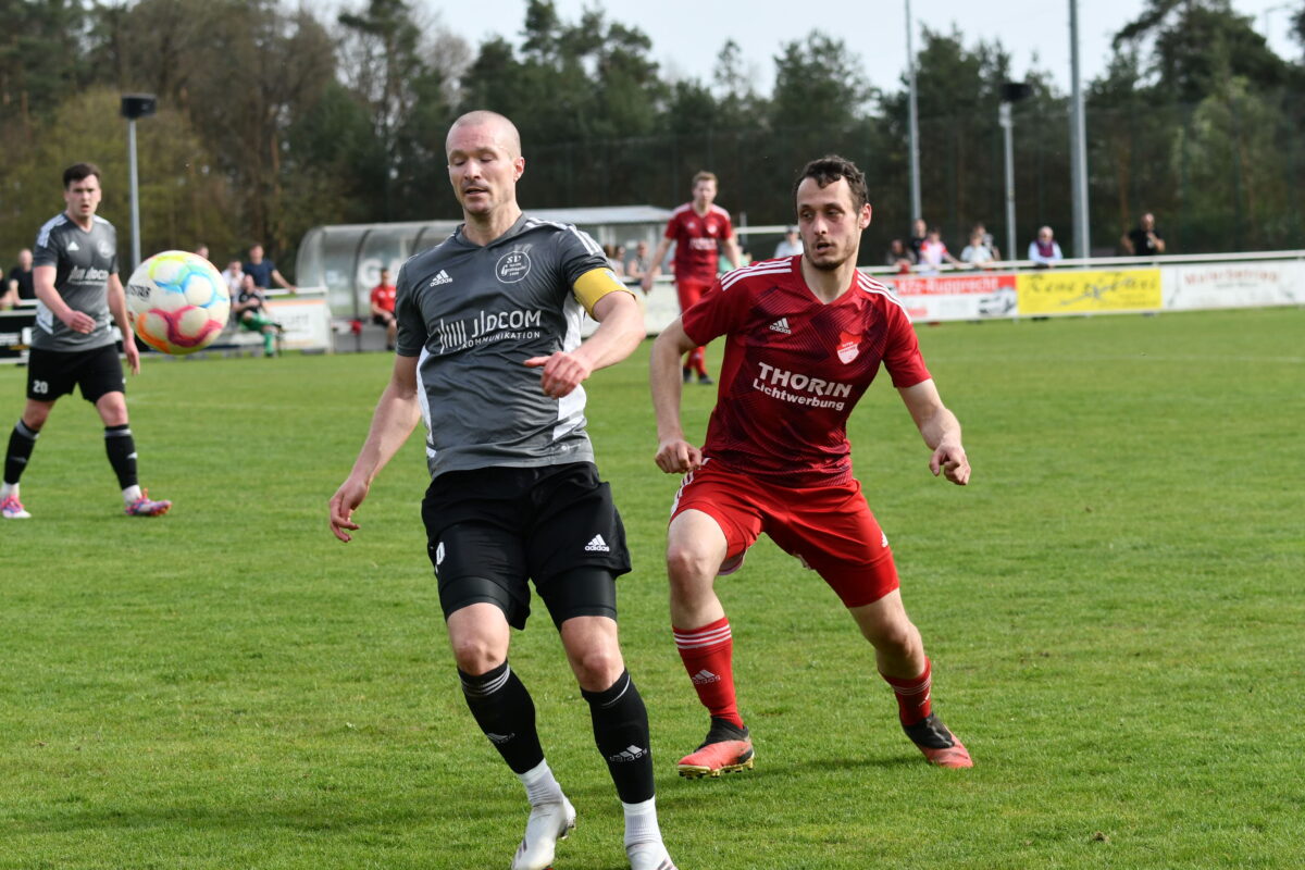 Bezirksliga: SV Etzenricht gibt sich keine Blöße, doch der FC Amberg bleibt dran