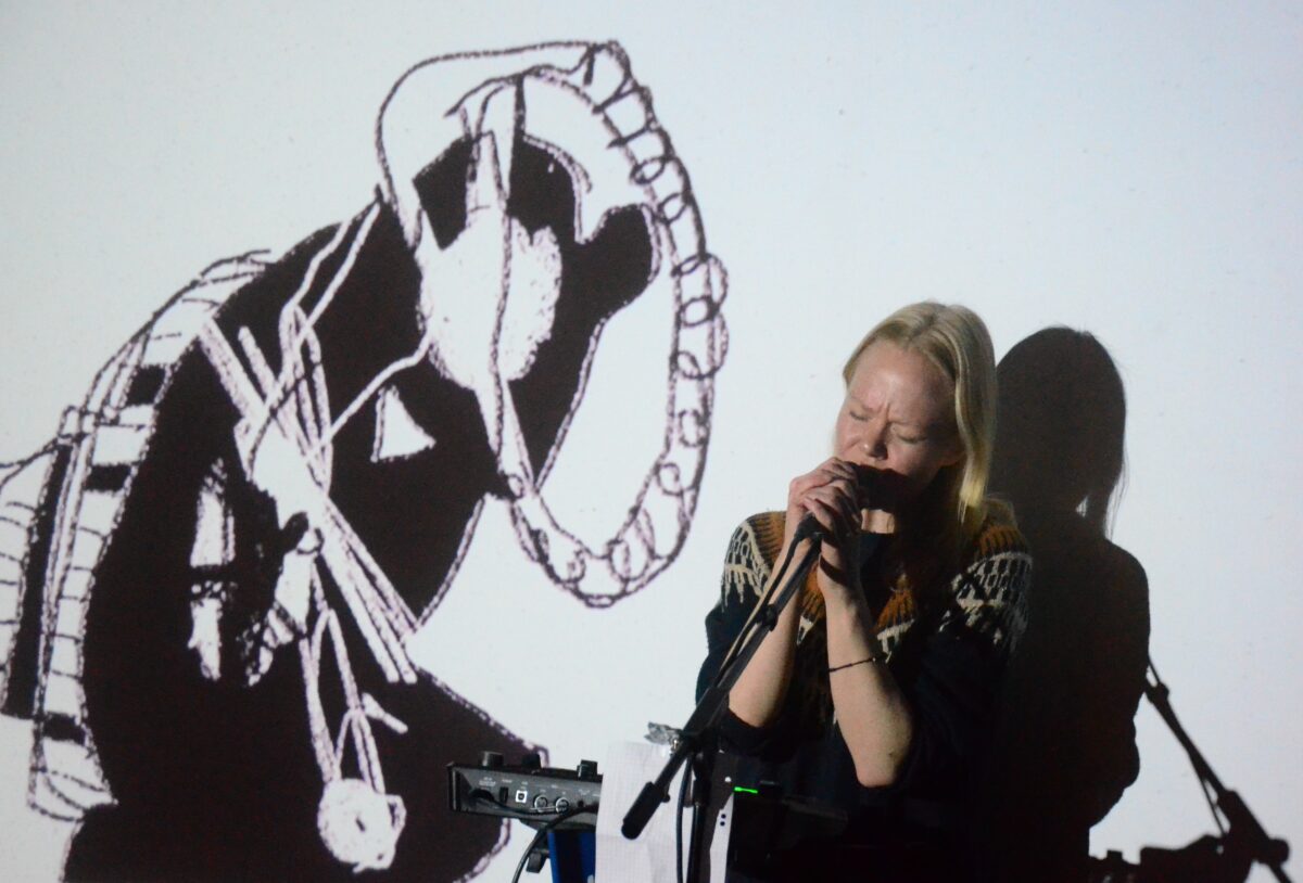 Duo "Linebug" auf der "Kulturbahnhof"-Stage