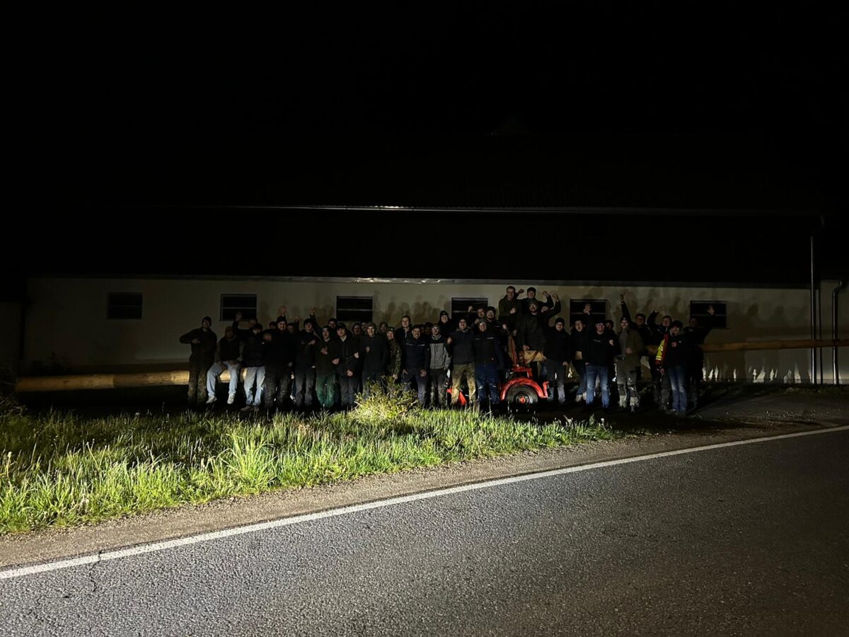 Gemeinschaftlicher Maibaumklau in Parkstein