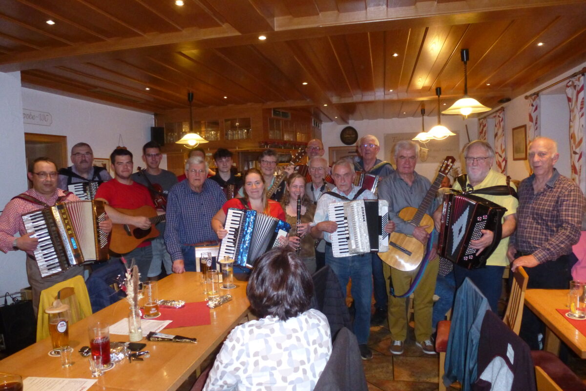 Fünf Stunden Volksmusik, alte Schlager und Couplets beim Musikantenstammtisch