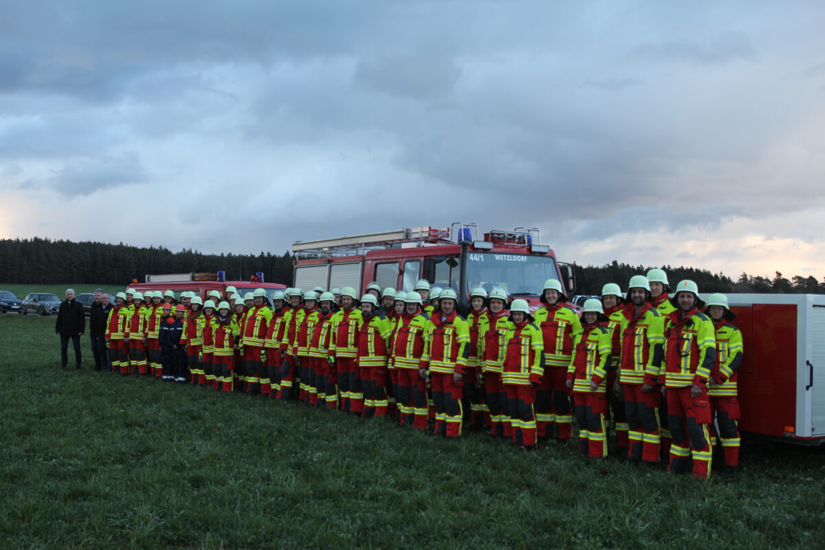 Erbendorf investiert 77.000 Euro in Feuerwehrschutzanzüge