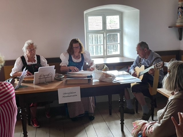 Nordbayerischer Zithertag begeistert im Freilandmuseum