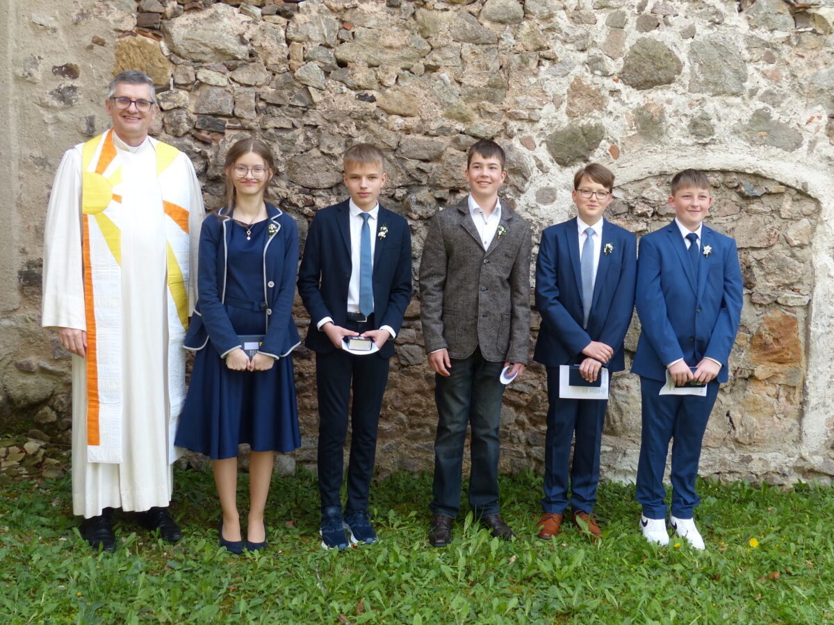 Gott gibt Hoffnung: Fünf Konfirmanden in Kohlberg