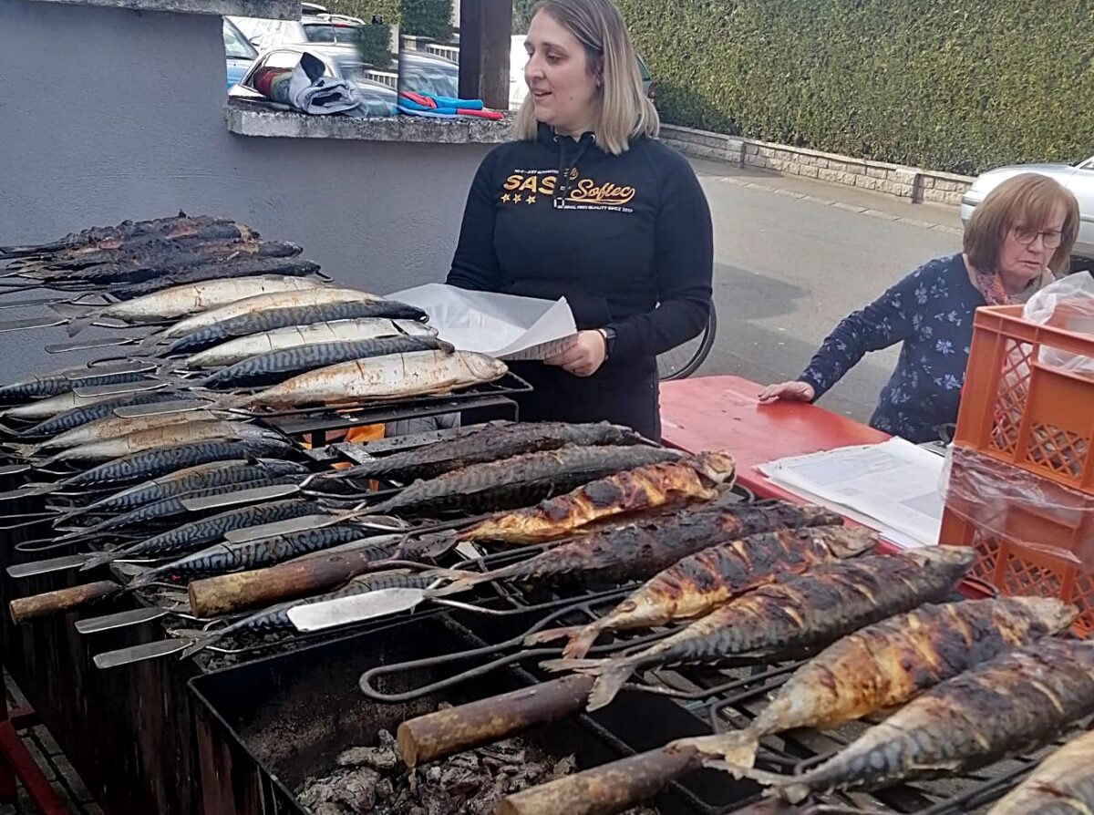 Karfreitagsaktion in Weiden: SPD brät 200 Makrelen