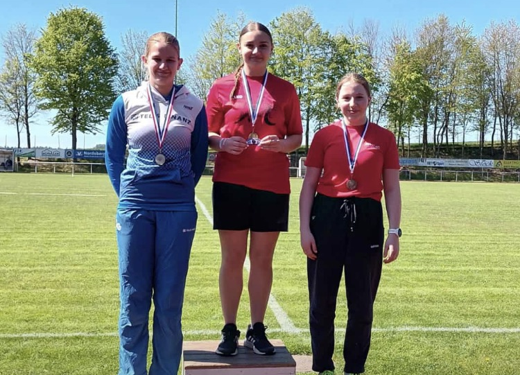 Lena Grötsch vom TV Vohenstrauß feiert souveränen Sieg im Speerwurf