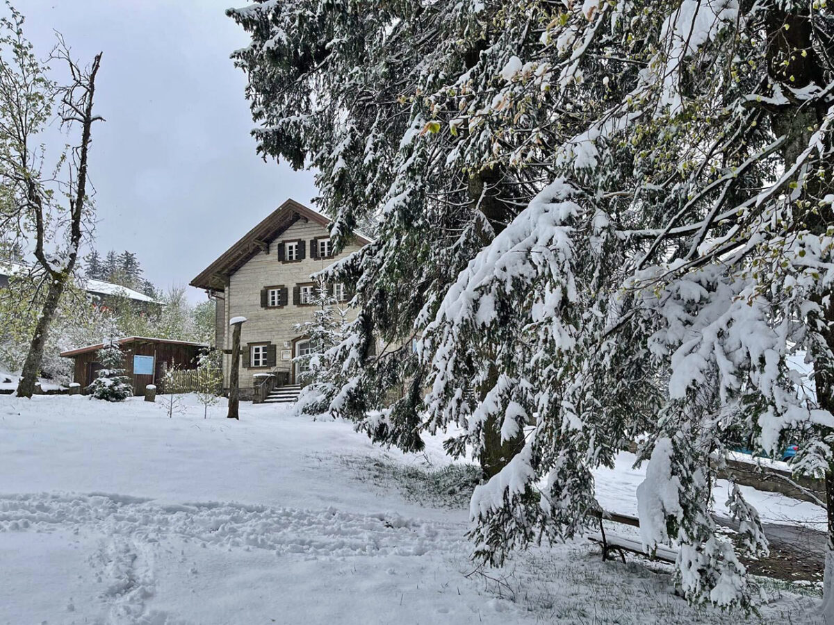 April, April: Schnee und Glätte vereinzelt noch bis Montag