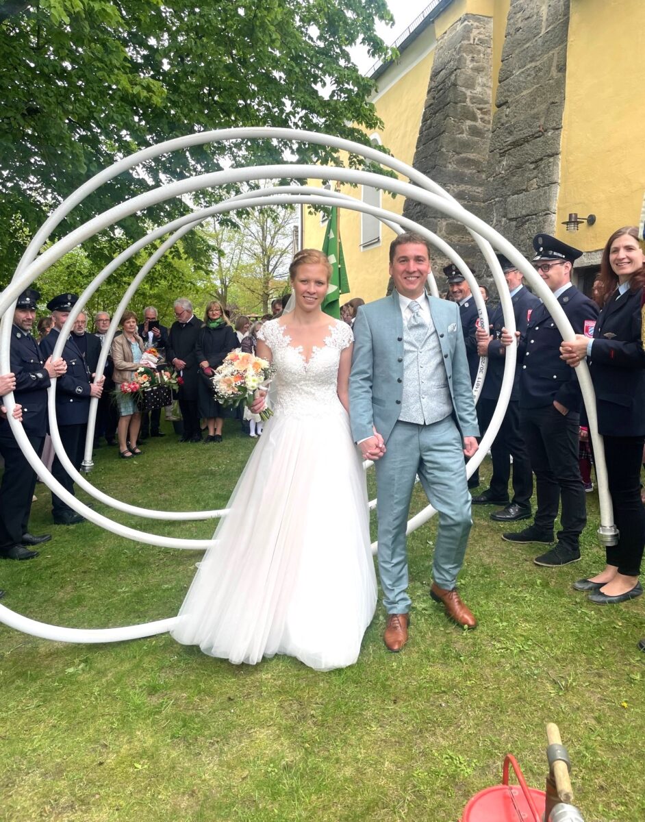 Vom Gaisweiher zum Altar: Ulrike und Johannes geben sich das Ja-Wort