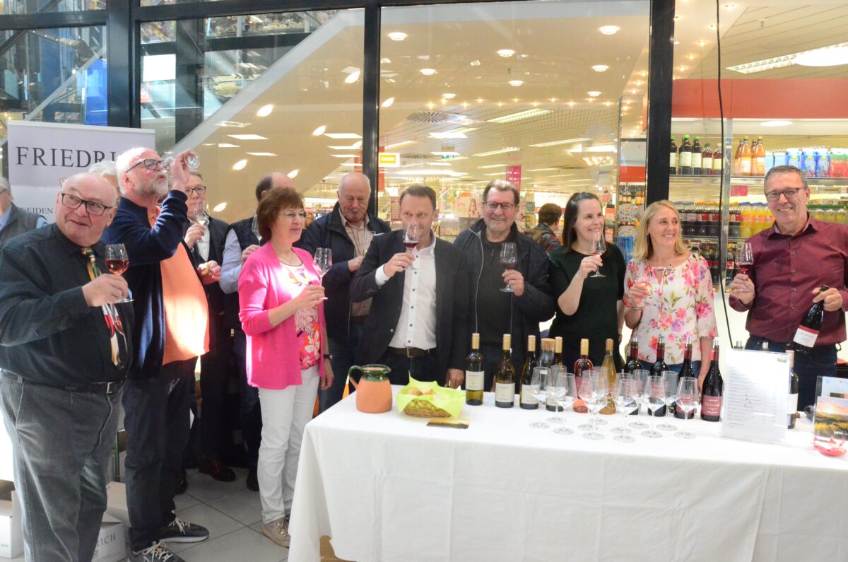 Winzer aus Weiden am See erwarten guten Wein