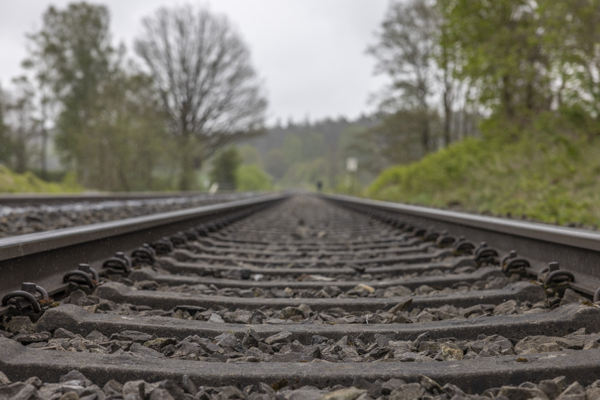 Unfall: Zug trifft Bus am ungesicherten Übergang