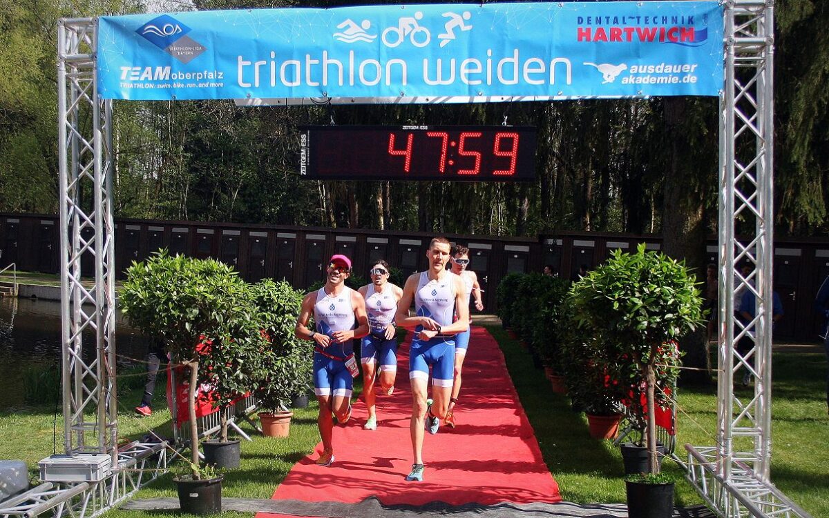 Sportlicher Frühlingsbote: Startschuss für die Triathlonsaison im Schätzlerbad