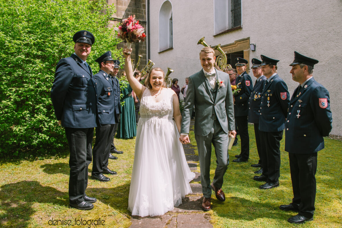 Rebecca und Andreas Ermer sagen in der Martinskirche Kaltenbrunn Ja zueinander