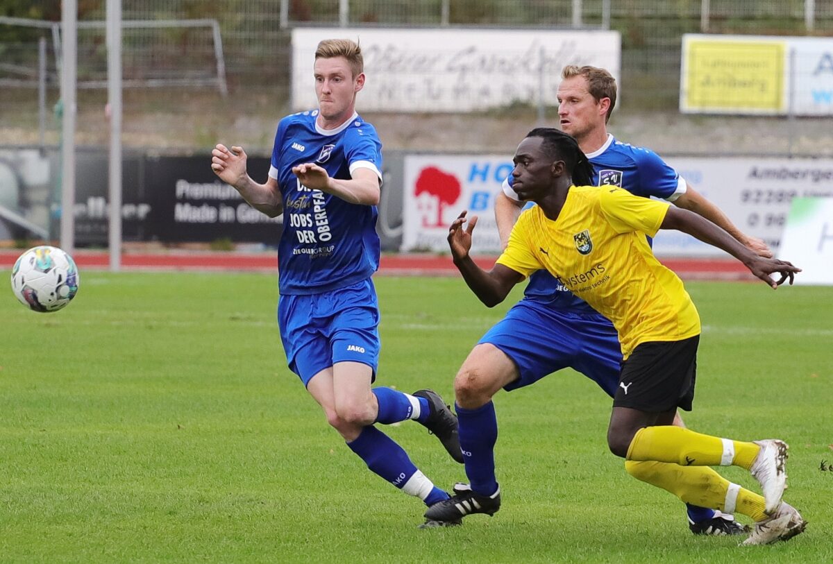 Im absoluten Topspiel der Bezirksliga erwartet der SV Etzenricht den FC Amberg