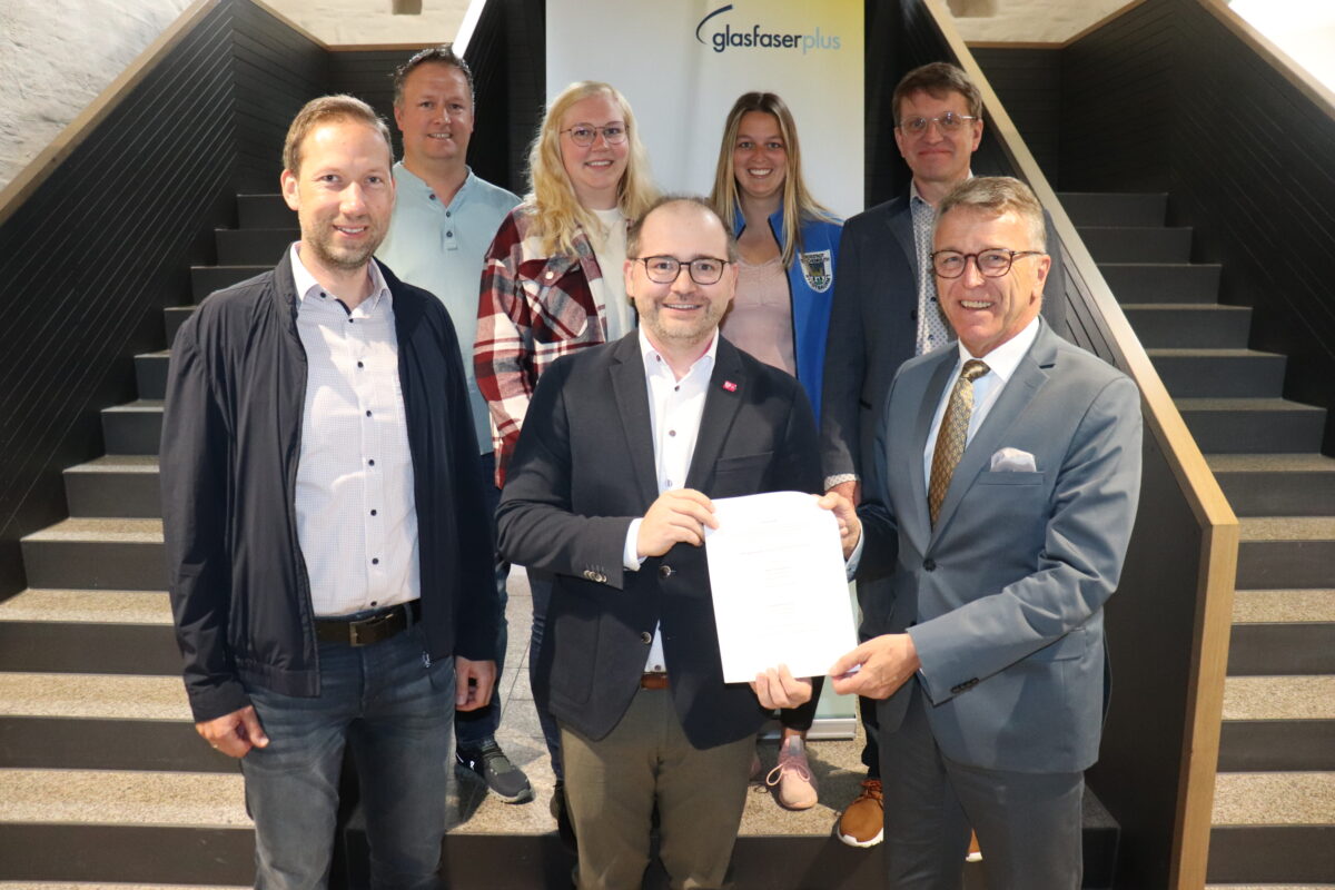 Vertrag für das fünfte Breitband-Ausbauverfahren unterzeichnet