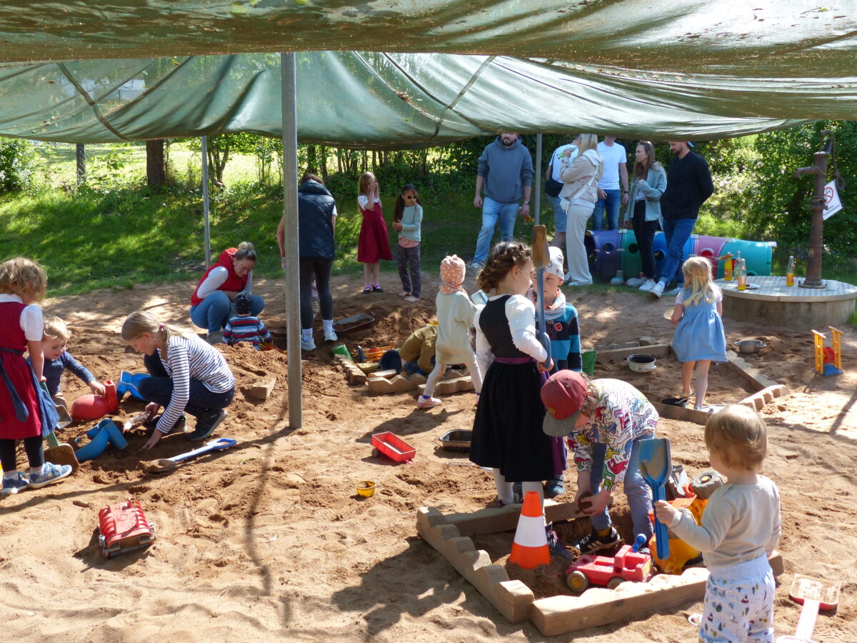 Maibaumfest: Große Freude bei Klein und Groß