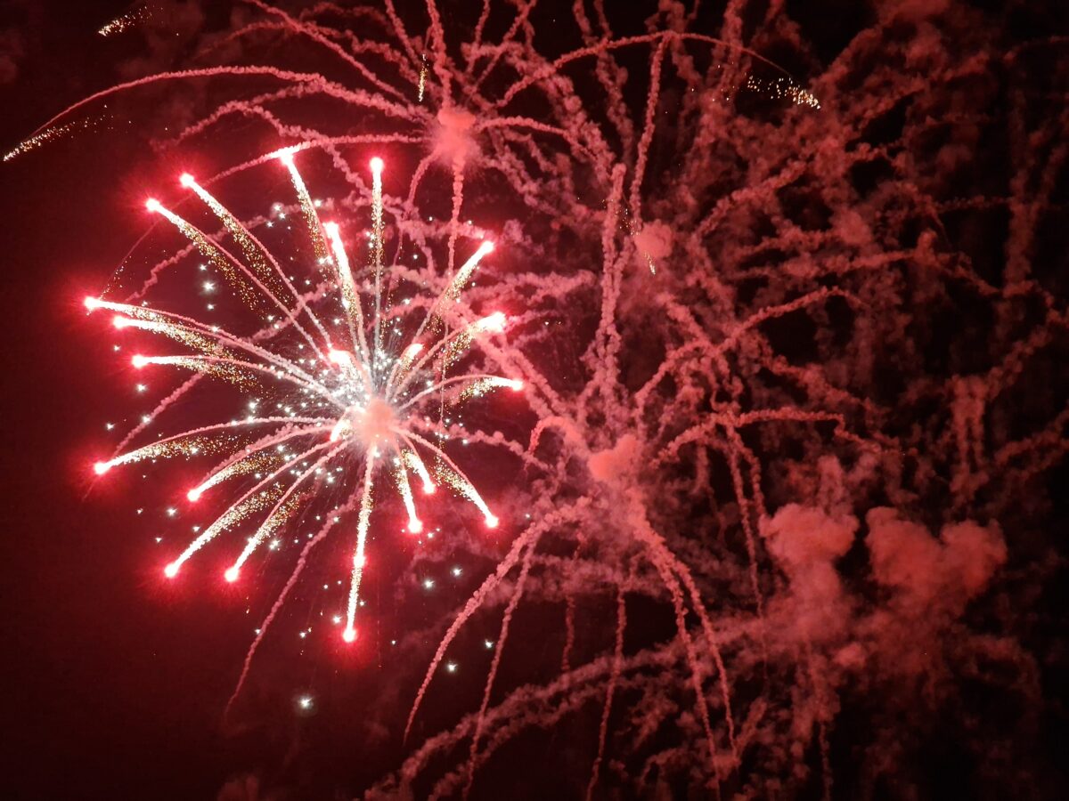 Prächtiges Feuerwerk zum Auftakt des letzten Festwochenendes
