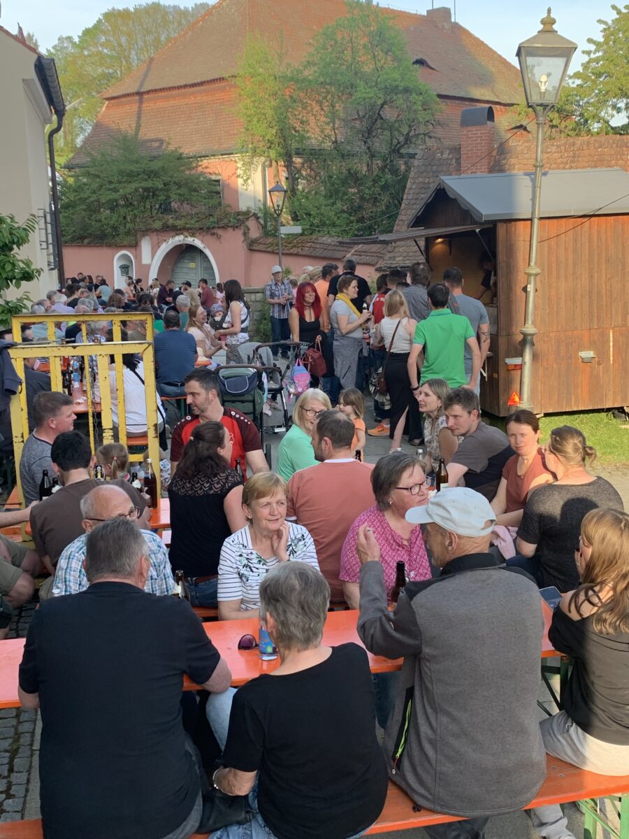 Maibaum in Wurz: Ein Fest der Gemeinschaft