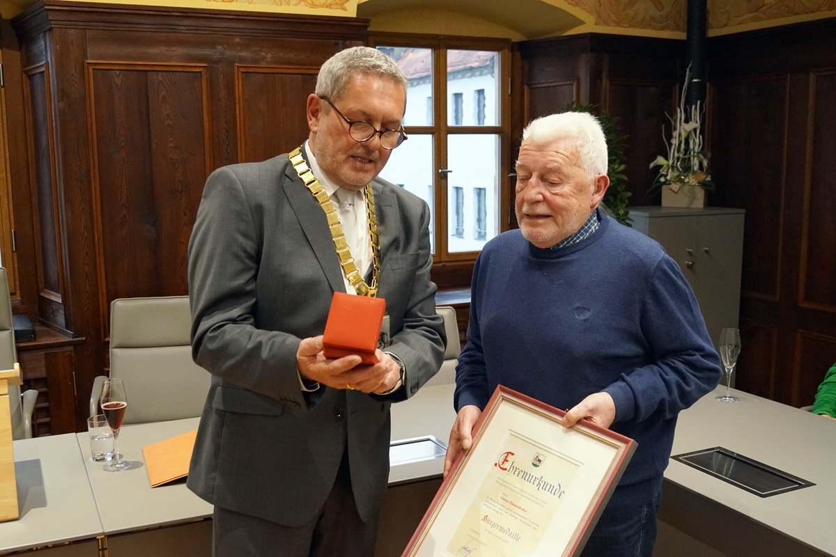 "Wassermann" erhält die Auerbacher Bürgermedaille