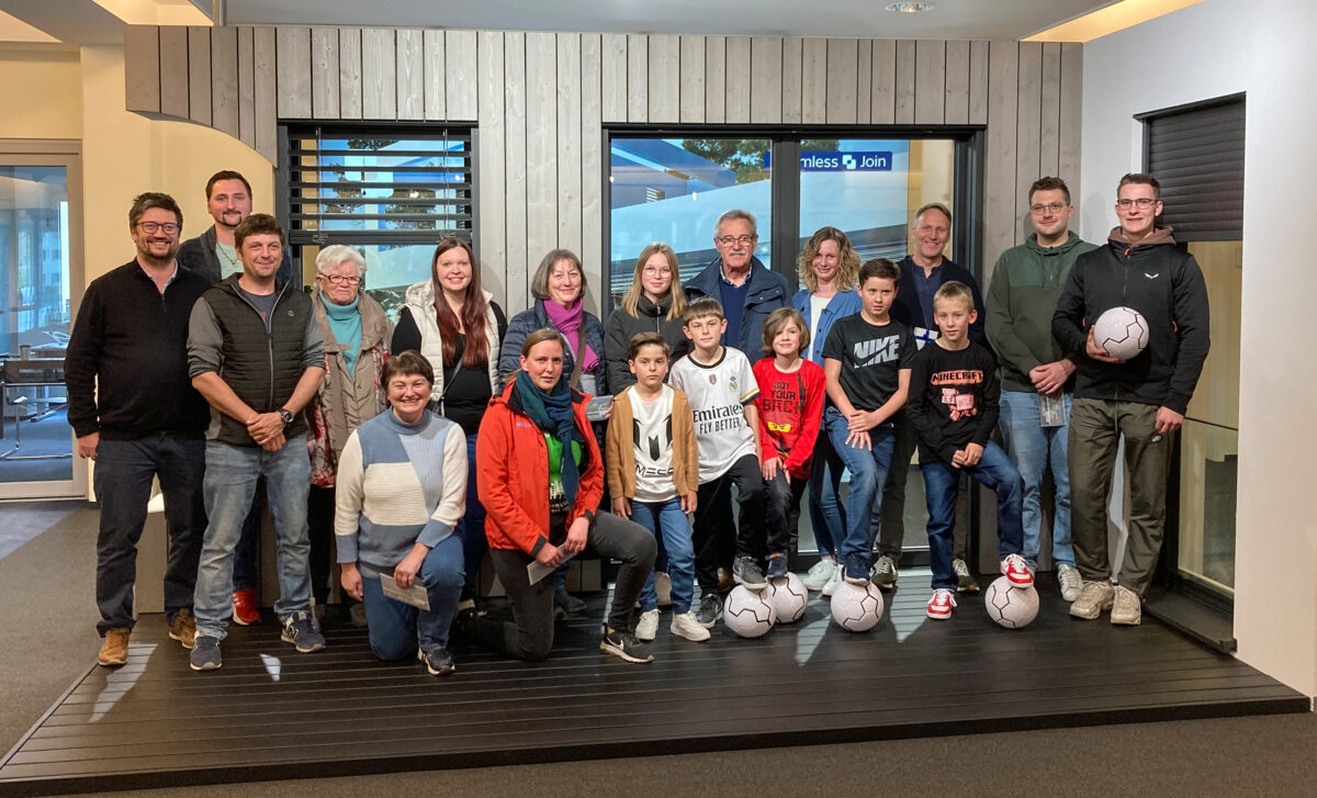 Nach Tag der offenen Tür: HÖHBAUER übergibt Gutscheine an Gewinner