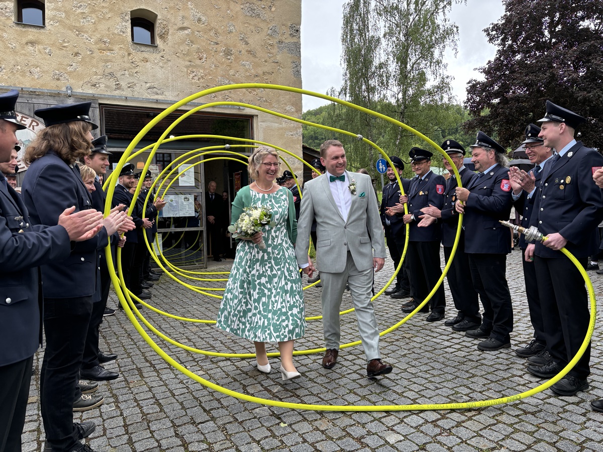 Gemeinderätin und Feuerwehrvorsitzender geben sich das JA-Wort