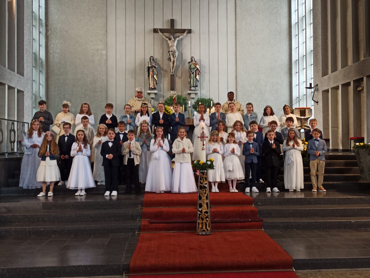 38 Kinder feiern Erstkommunion in Weiden