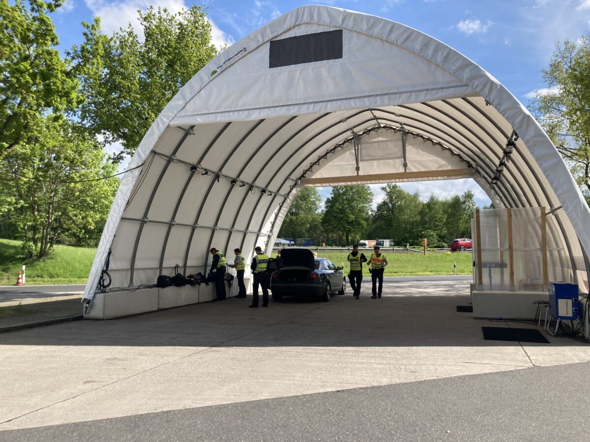 Grenzkontrollen an der A6: Bundespolizei nimmt drei Straftäter fest