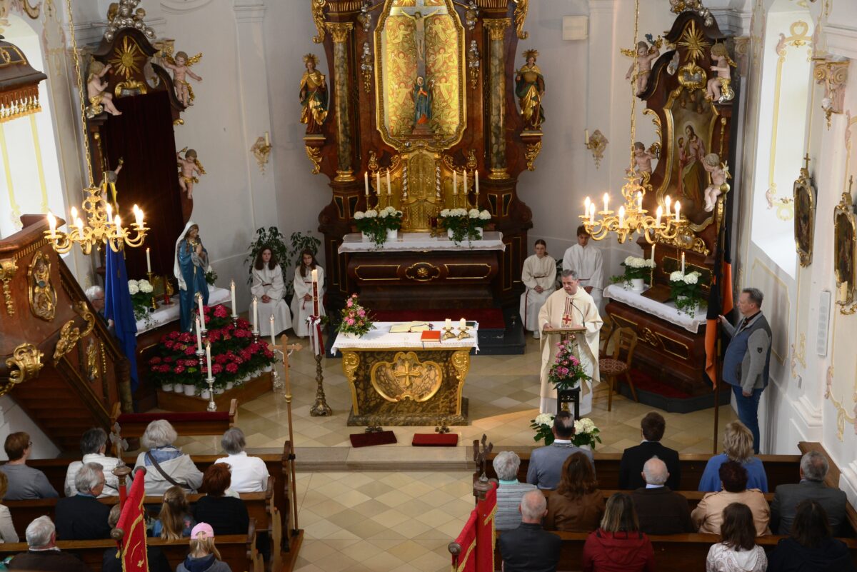 Kreuzbergfest Pleystein: erst Gottesdienst, dann Markt
