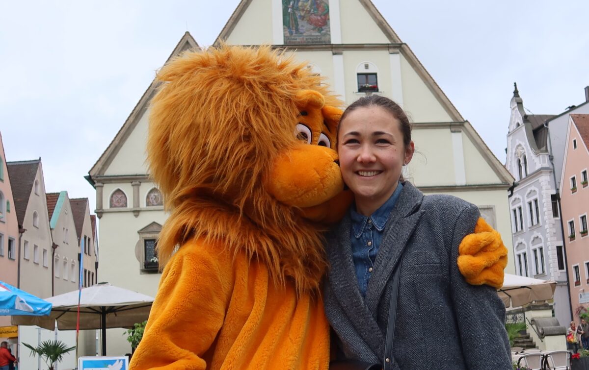 Lions Club Goldene Straße verkauft Lose zugunsten des SOS-Kinderdorfs