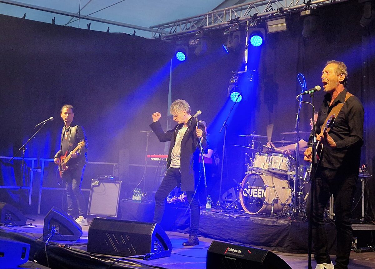"The Magic of Queen" mit Markus Engelstädter und Band – einfach begeisternd
