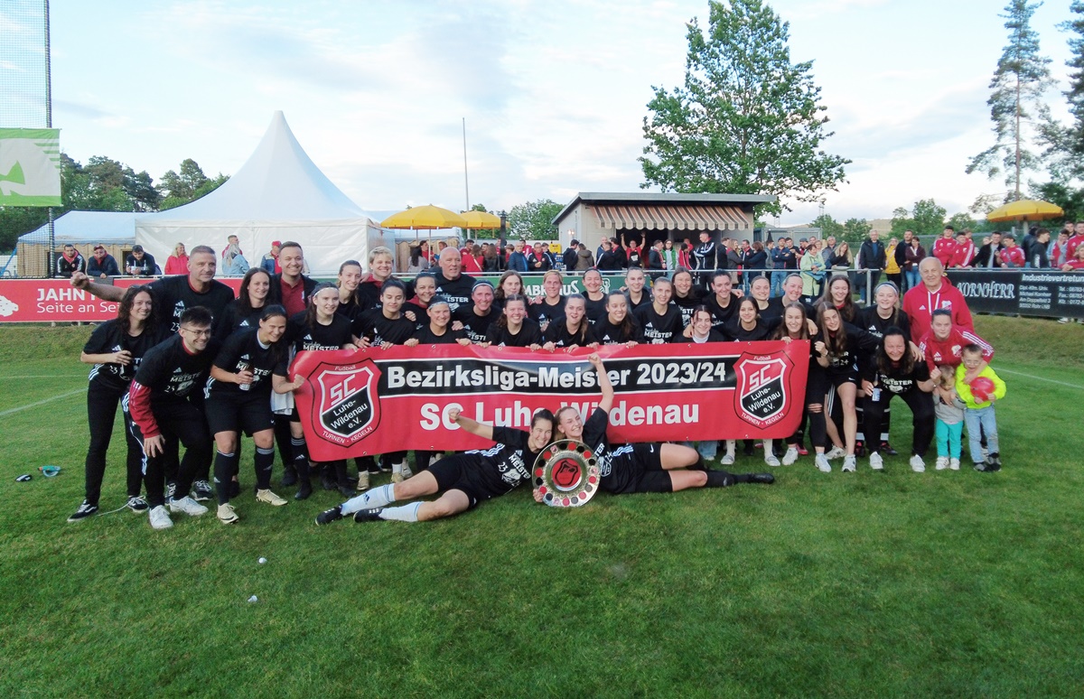 Fußballerinnen des SC Luhe-Wildenau steigen in die Bezirksoberliga auf