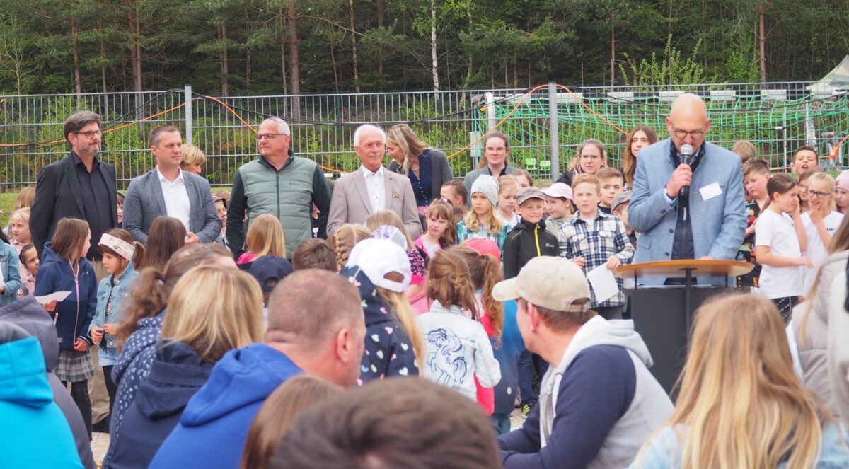 Maifest beeindruckt Kinder und Eltern
