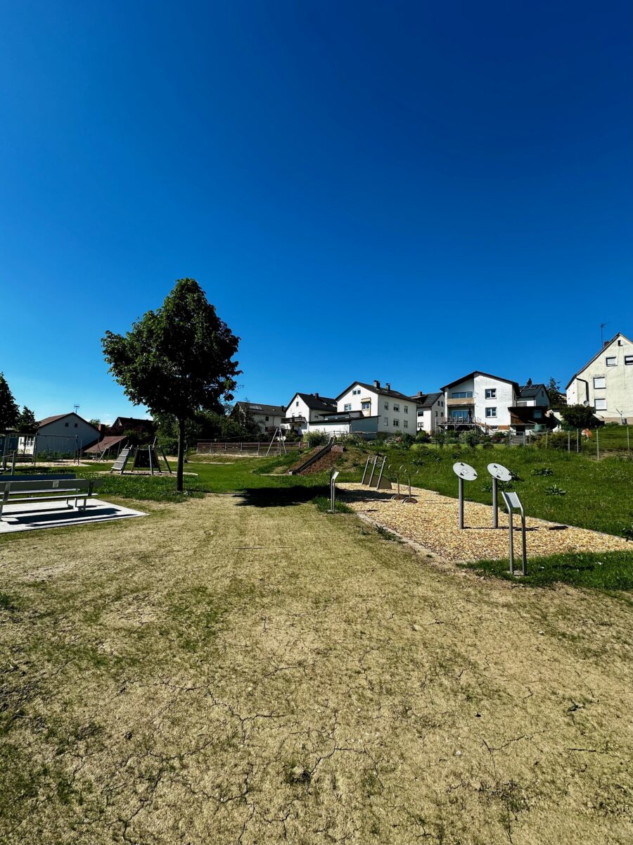 Spielplatz wird eröffnet und alle Kinder sind eingeladen!
