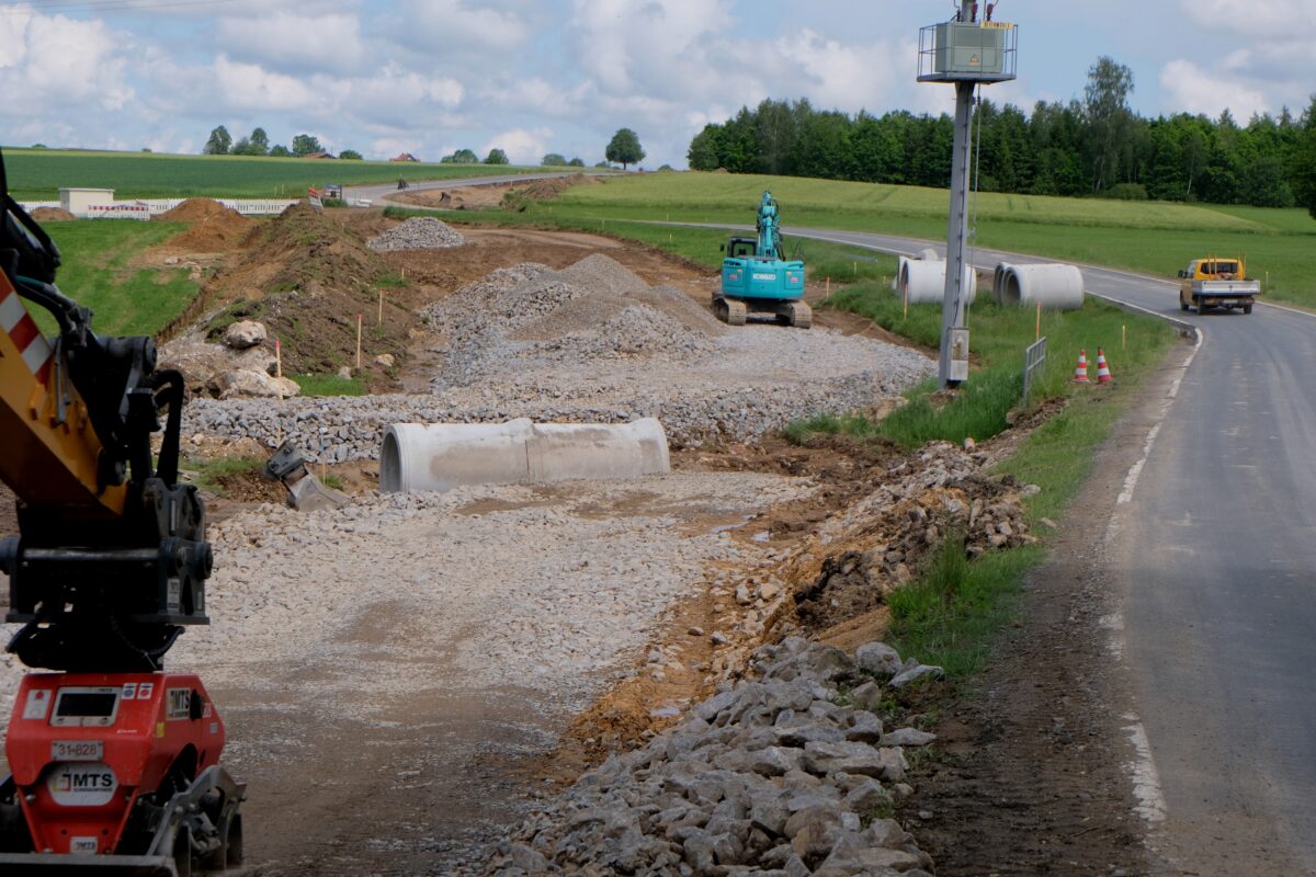 Bauarbeiten auf der Staatsstraße Floß – Plößberg gehen zügig voran