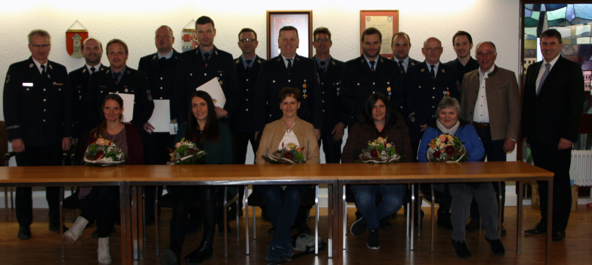 Feuerwehrehrenzeichen für Brandschützer aus Neuzirkendorf, Thurndorf und Sassenreuth