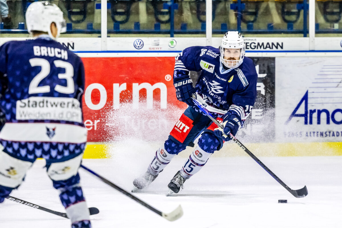 Fabian Voit (rechts) erzielte die Führung für die Blue Devils. Foto: Touias Neubert