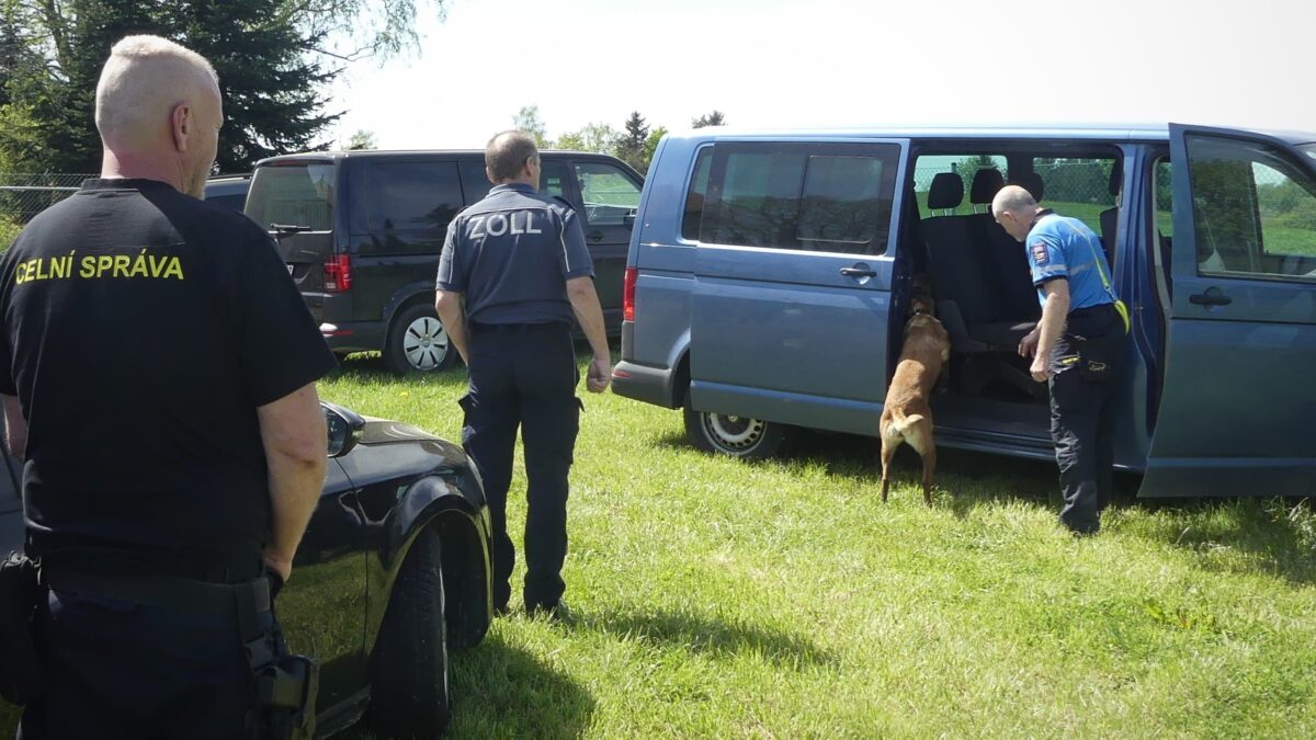 Grenzübergreifende Behördenzusammenarbeit – die Hundeführer verstehen sich