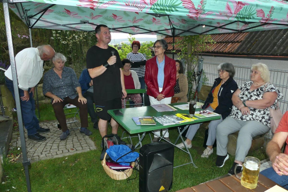 Sonntagsdichter trotzen dem Wetter – viele Erinnerungen und ein besonderes Gedenken