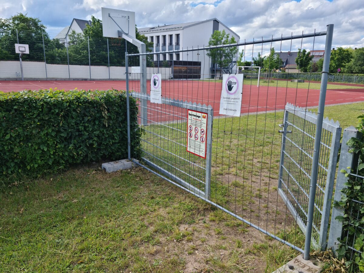 Schulsportplatz soll videoüberwacht wieder eröffnet werden