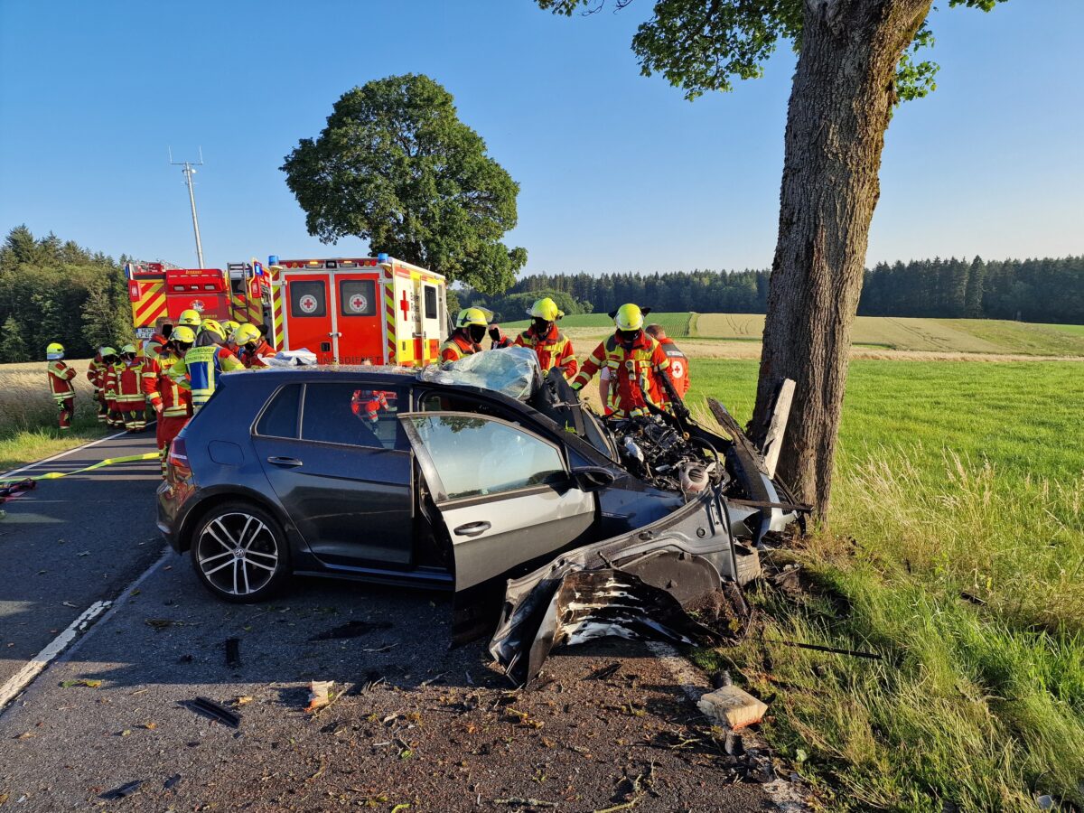 Tödlicher Verkehrsunfall auf Staatsstraße 2395