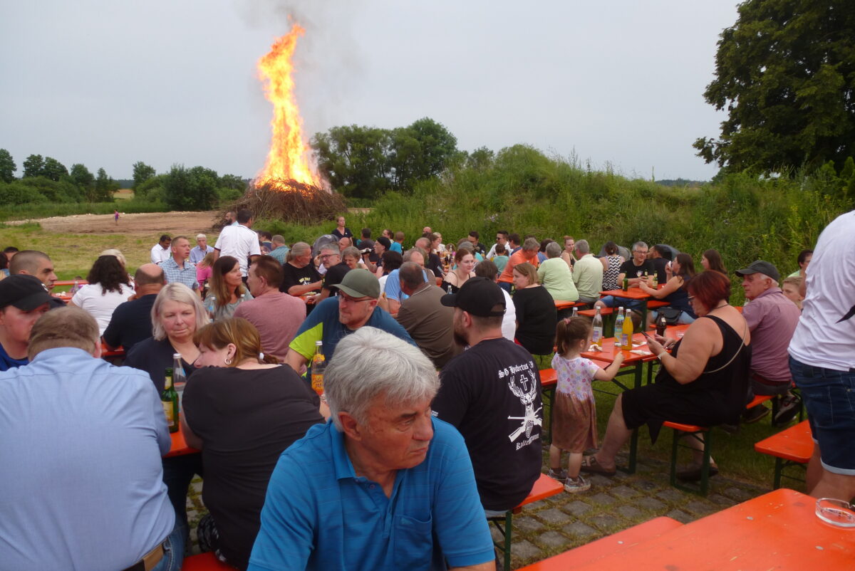 Kaltenbrunn macht's möglich: Public Viewing beim Johannisfeuer
